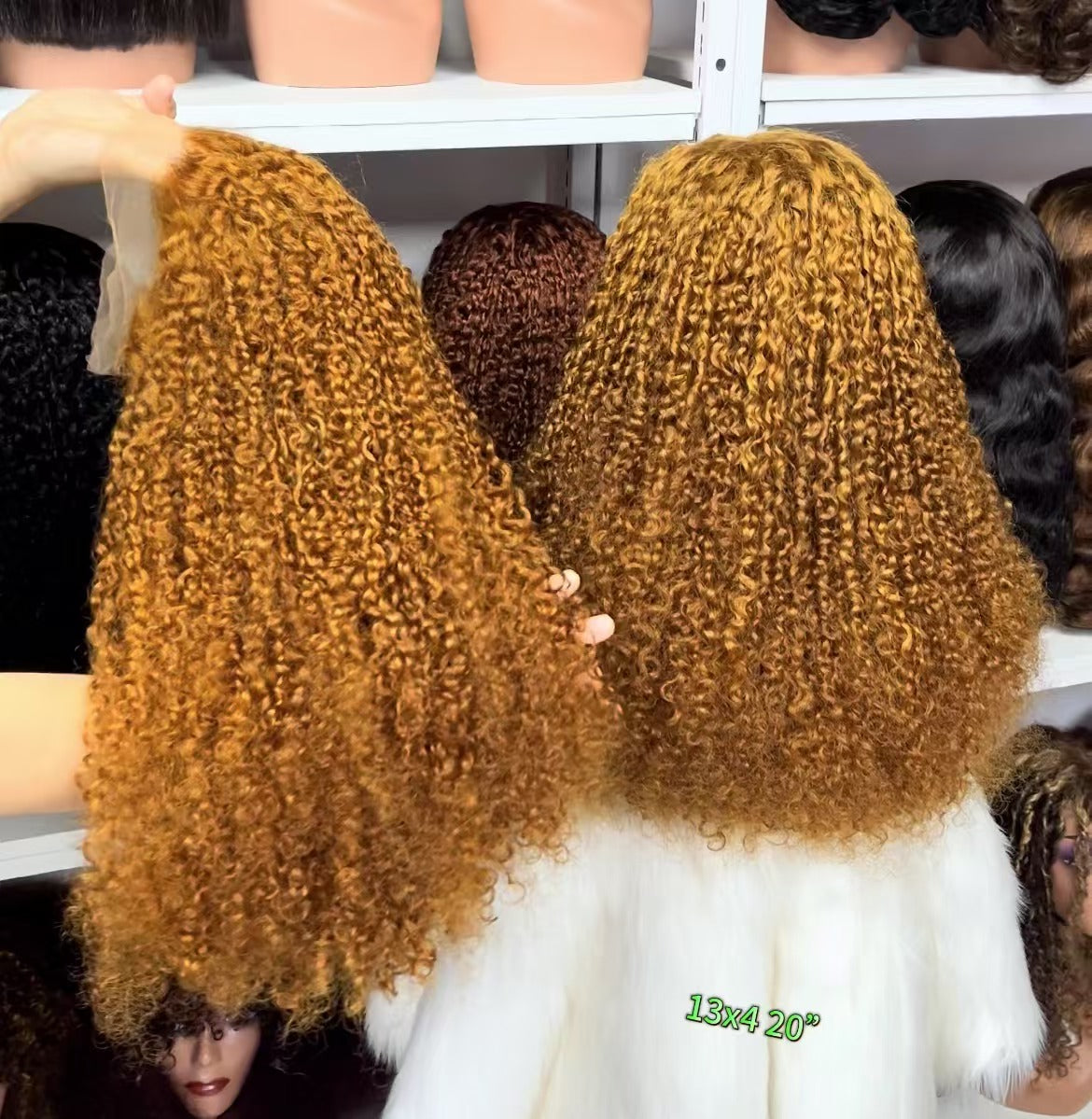 Double densité dessinée de la couleur 33# 250% de perruques de dentelle de couleur de boucle de lutin de perruque 13*4