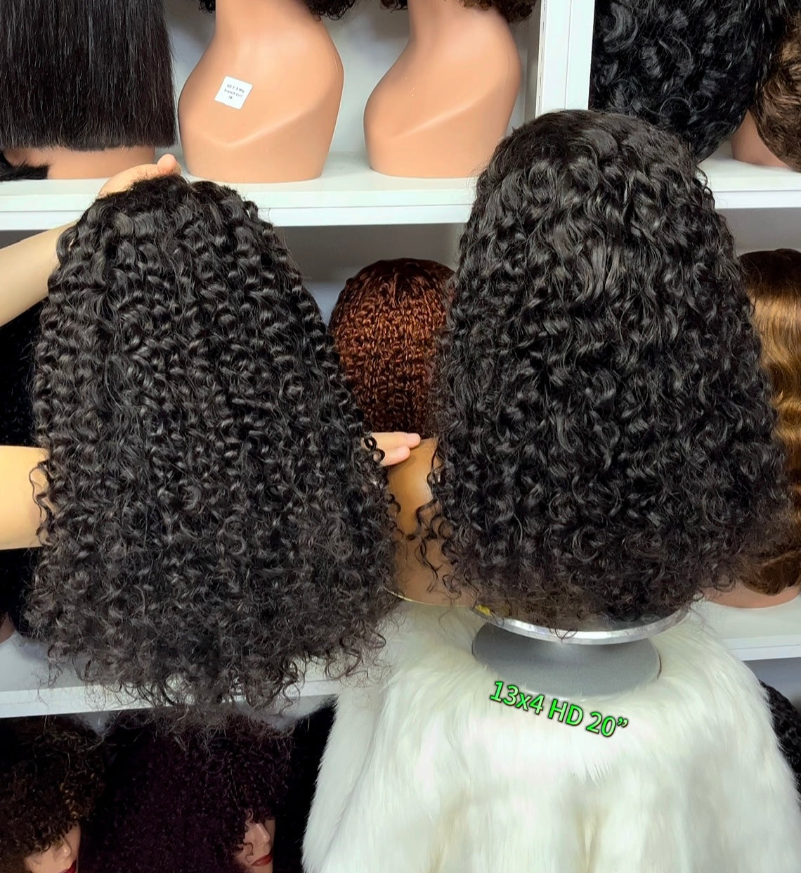 Couleur naturelle droite de perruques de cheveux humains de Vierge de couleur naturelle de perruque de dentelle de 13*4 HD HD