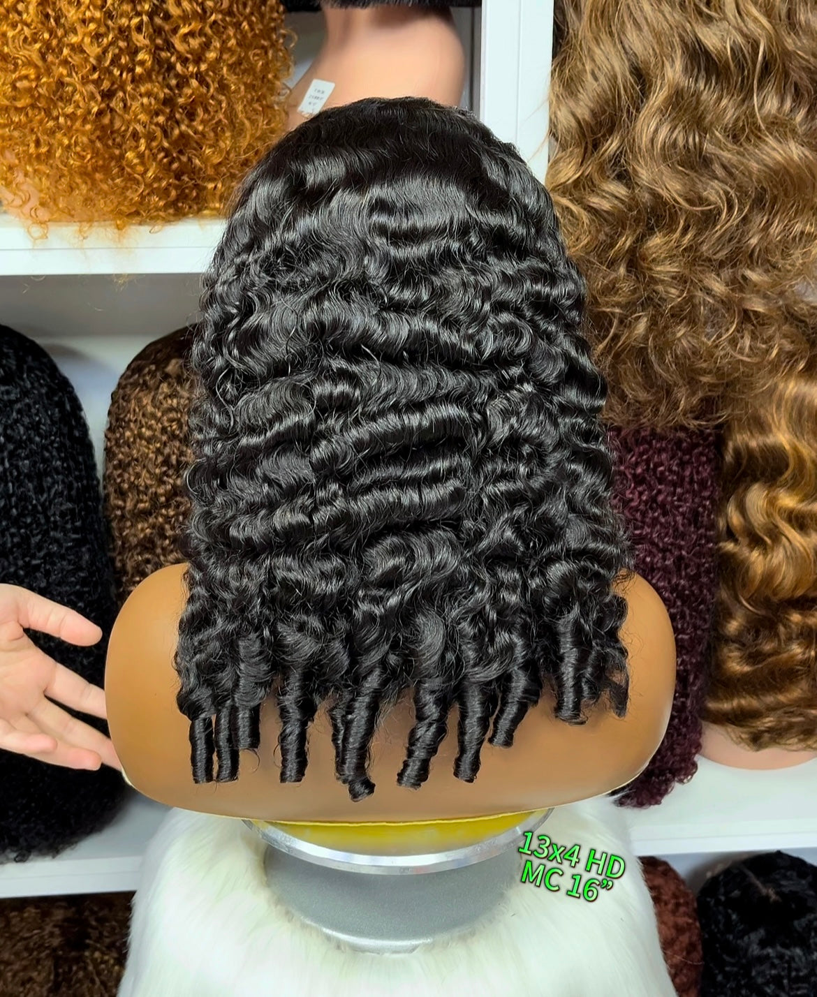 Couleur naturelle droite de perruques de cheveux humains de Vierge de couleur naturelle de perruque de dentelle de 13*4 HD HD